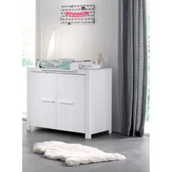 Babyzimmer-Set Erik - Dreitüriger Kleiderschrank, Kommode, Wickeltisch & Kinderbett - MDF/Weiß