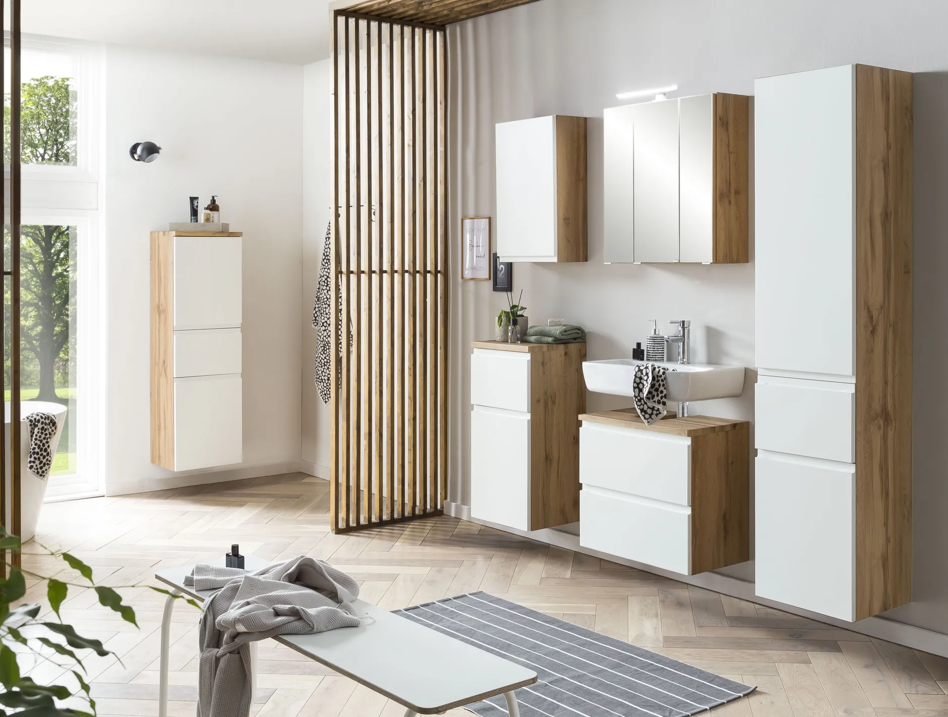 Badezimmerset Varese | Waschtisch und Spiegelschrank mit Beleuchtung | Wotan Eiche weißes Design