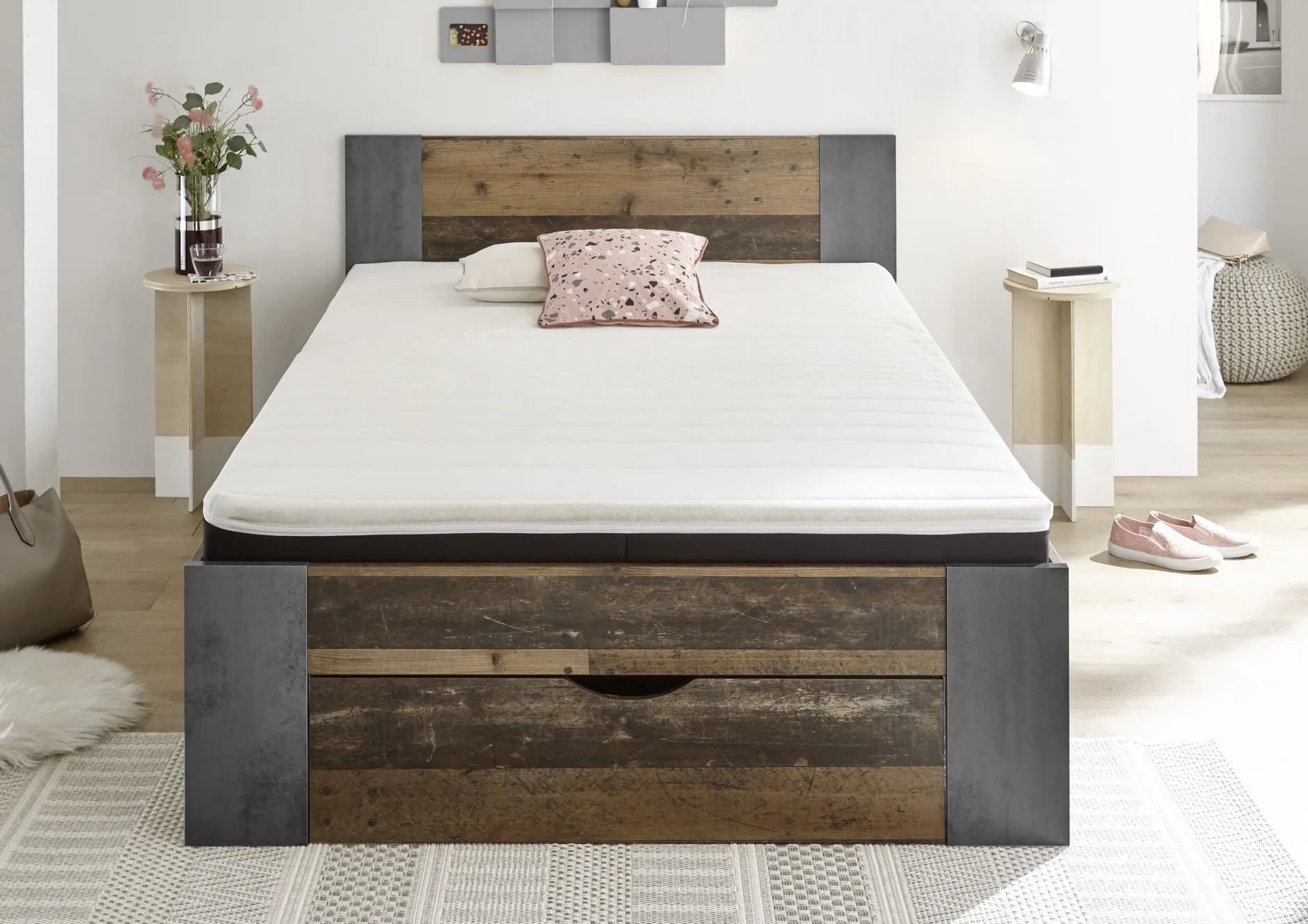 Bett Rudi 140x200 mit 1 Schublade - alter Stil/Beton
