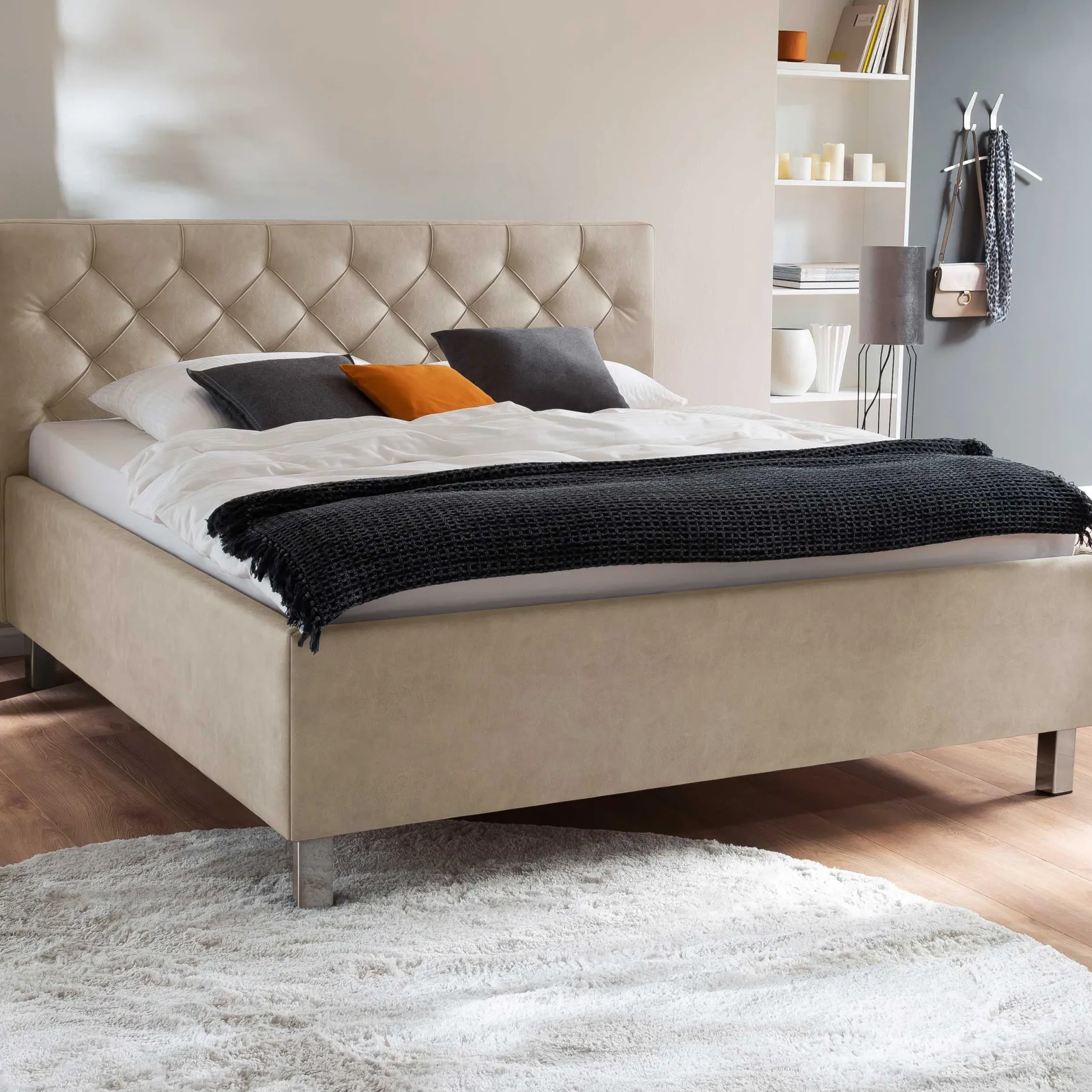 Bett San Marino 180x200cm mit Stauraum Kunstleder - beige/chrom