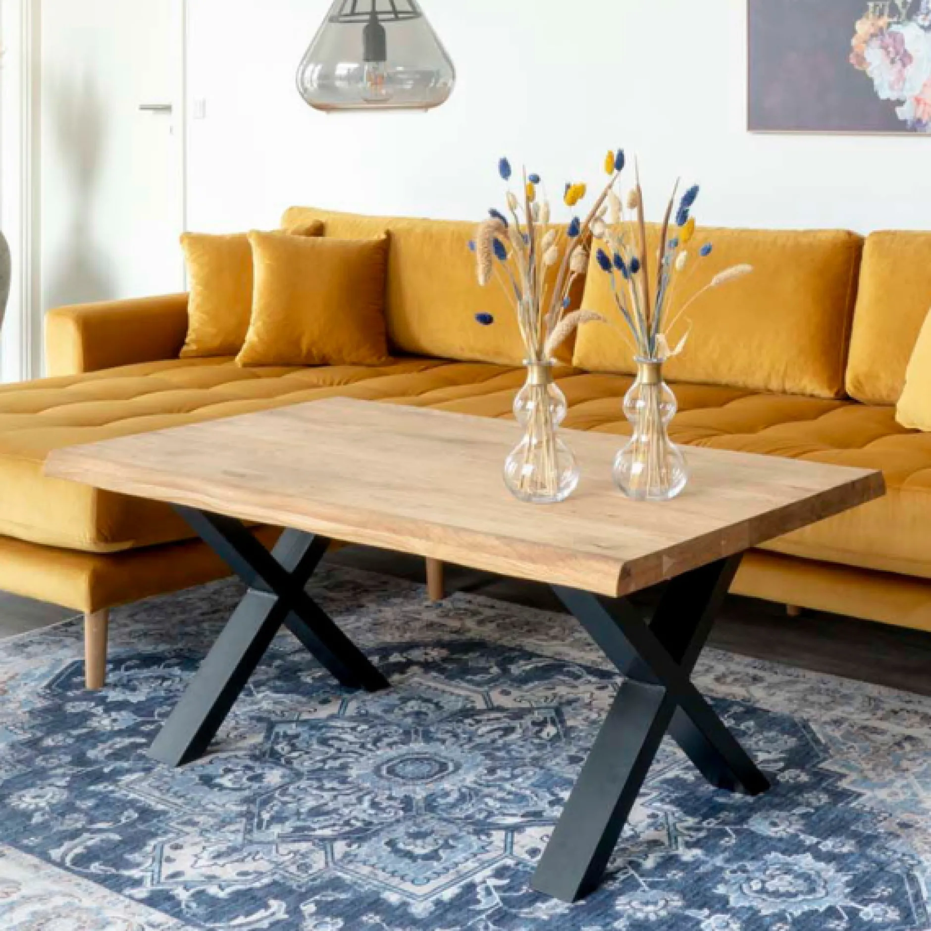 Couchtisch aus Eiche Natur mit gewellter Kante