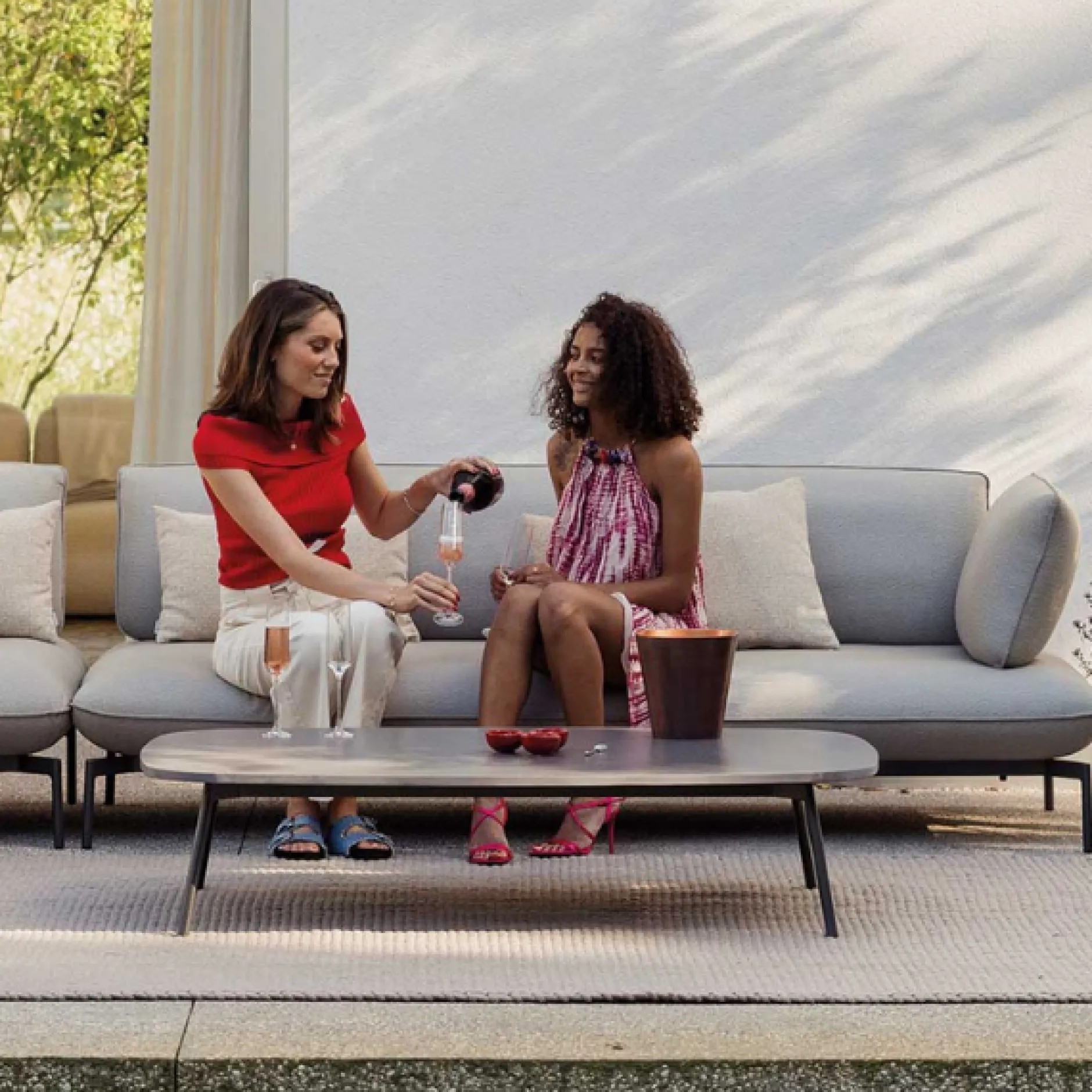 Dreisitziges Gartensofa Todo von Gescova – hellgrau, 220x95x80 cm