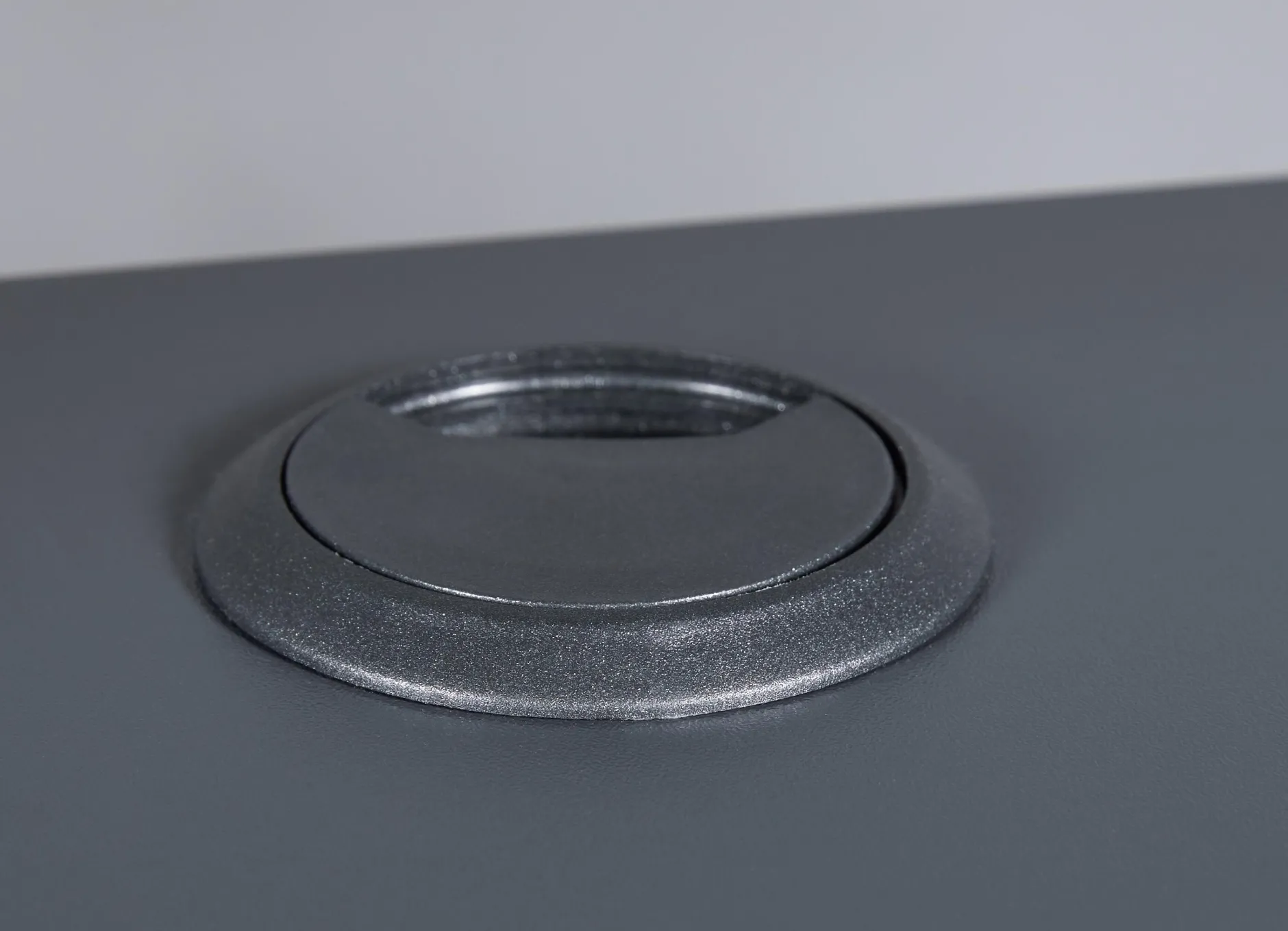 Gaming-Tisch Match Point | 160 x 91 x 76,5 cm | Farbe: Anthrazit | Mit Ablagefläche