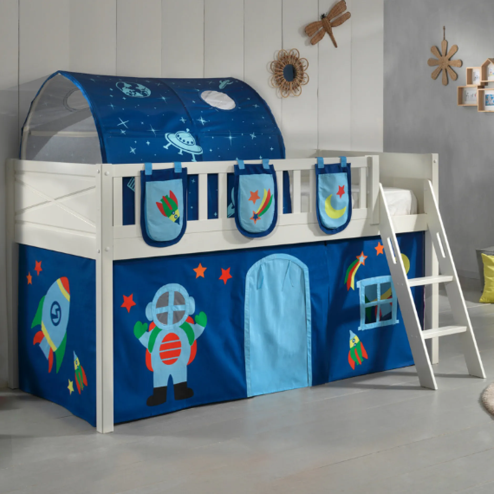 Halbhochbett Scottie 90x200 cm mit Astronautenspielvorhang, 3 Aufbewahrungstaschen und Betttunnel-weiß