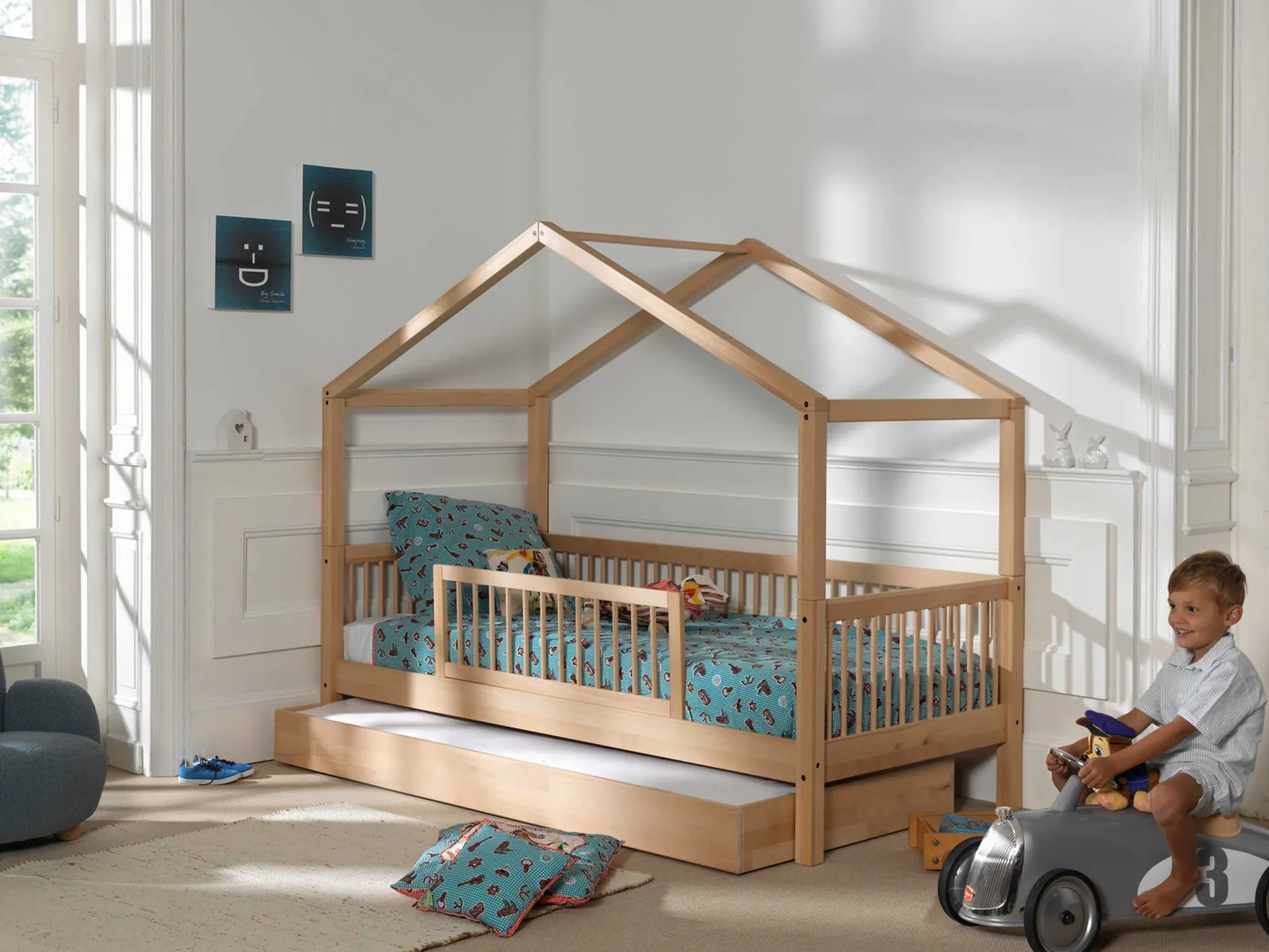 Hausbett Forrest 90x200cm mit Bettgitter und Bettkasten - Buche