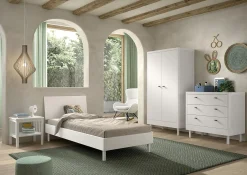 Kinderzimmer Forrest: Nachttisch, Bett 90x200, Kleiderschrank, Kommode - Weißbuche