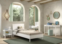 Kinderzimmer Forrest: Nachttisch, Bett 90x200, Schreibtisch - Weißbuche