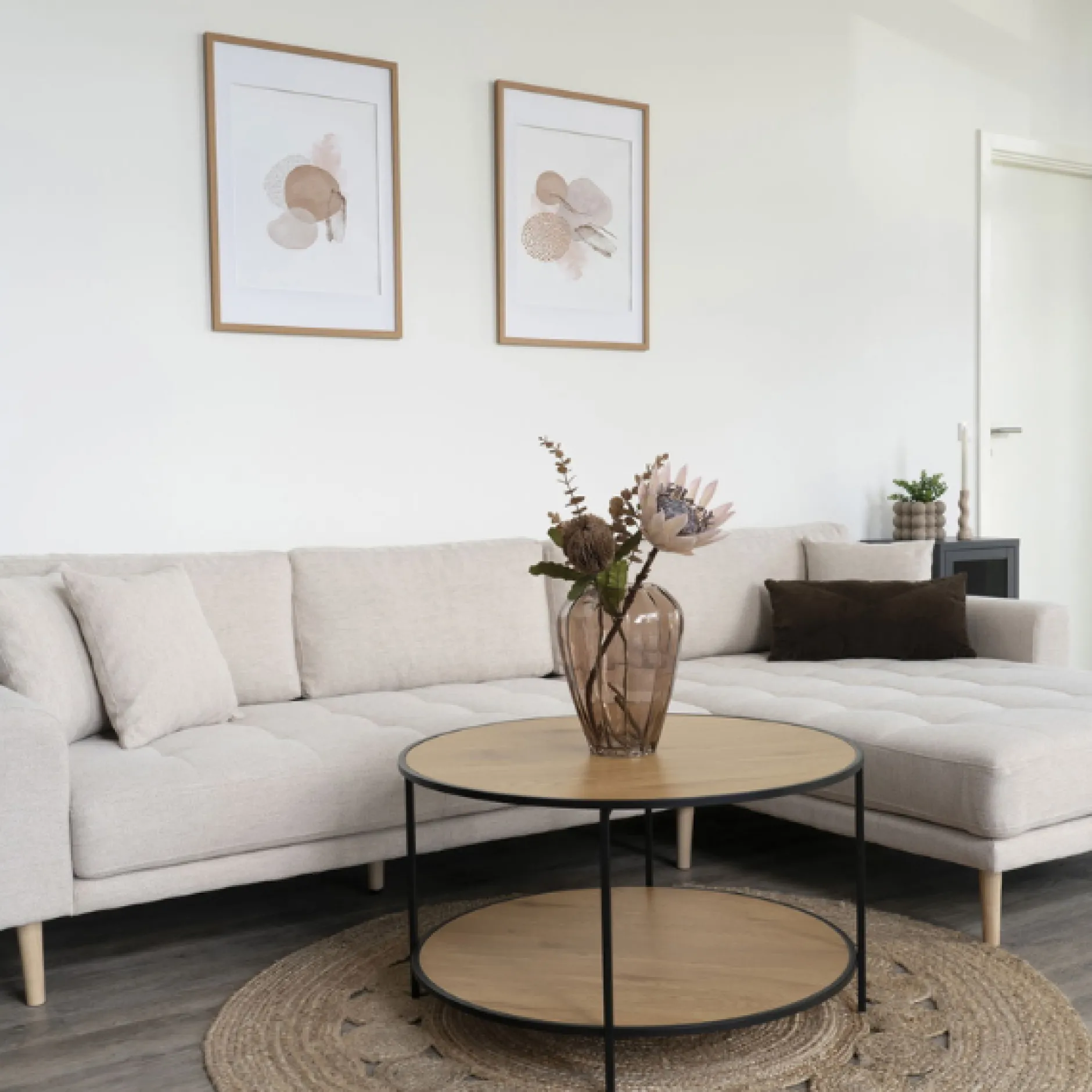 Lido Lounge Sofa - WAAR | Sand, 4 Kissen, Holzbeine