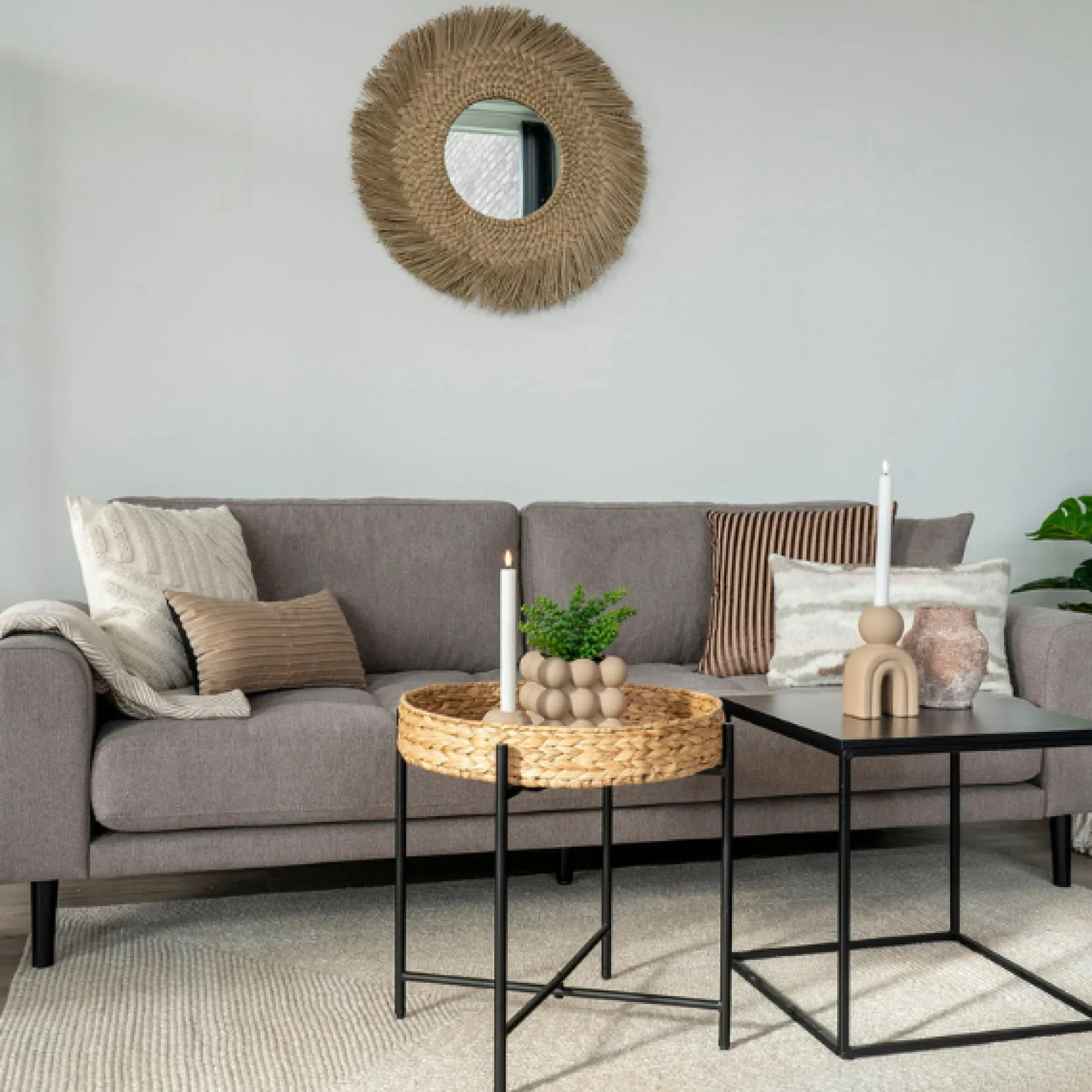 Lido Stone 3-Sitzer Sofa mit schwarzen Holzbeinen