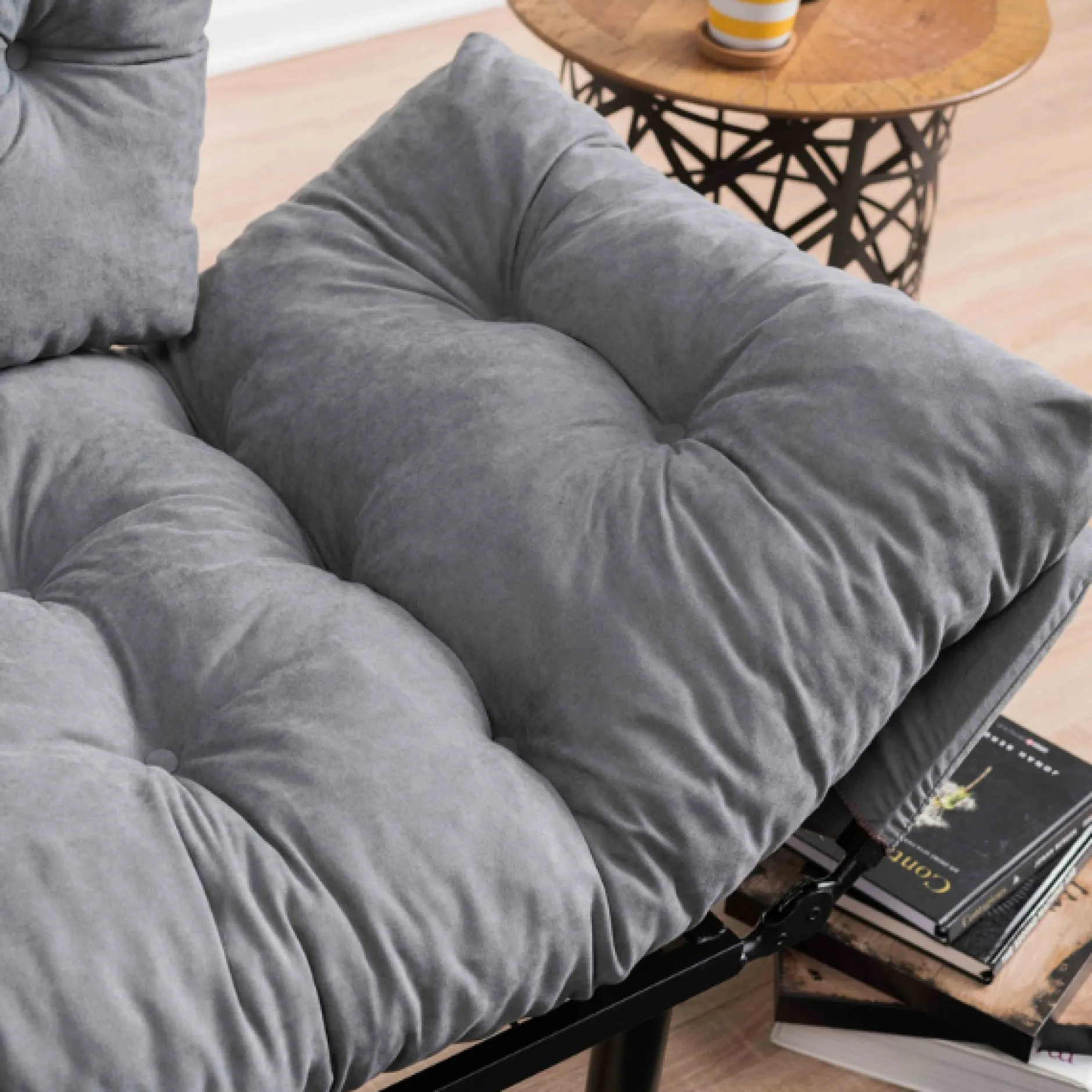 Nitta 2-Sitzer-Schlafsofa | Metallrahmen | Grau