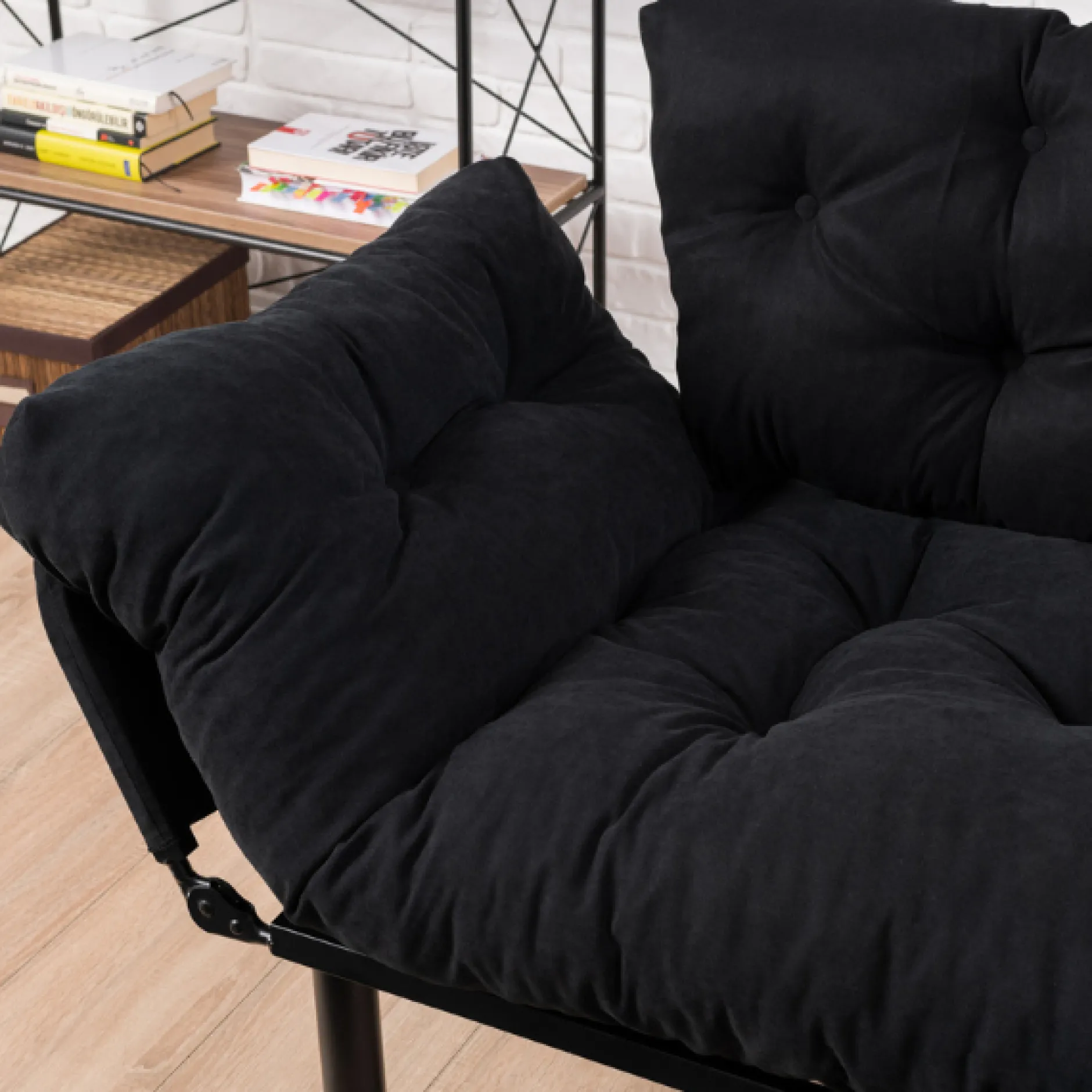 Nitta 2-Sitzer-Schlafsofa | Metallrahmen | Schwarz