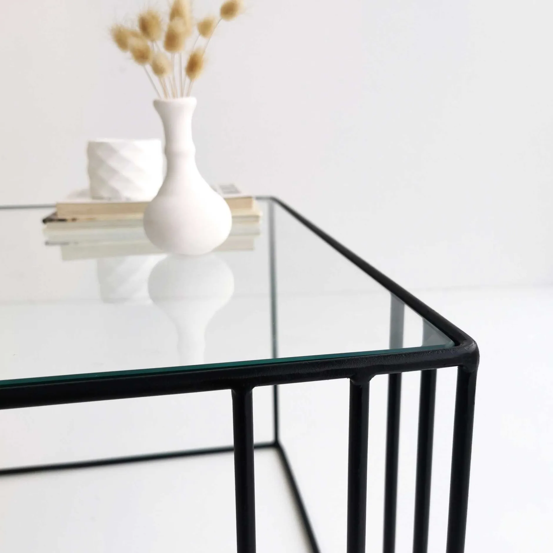 Outline Couchtisch | METALLRAHMEN | Schwarz