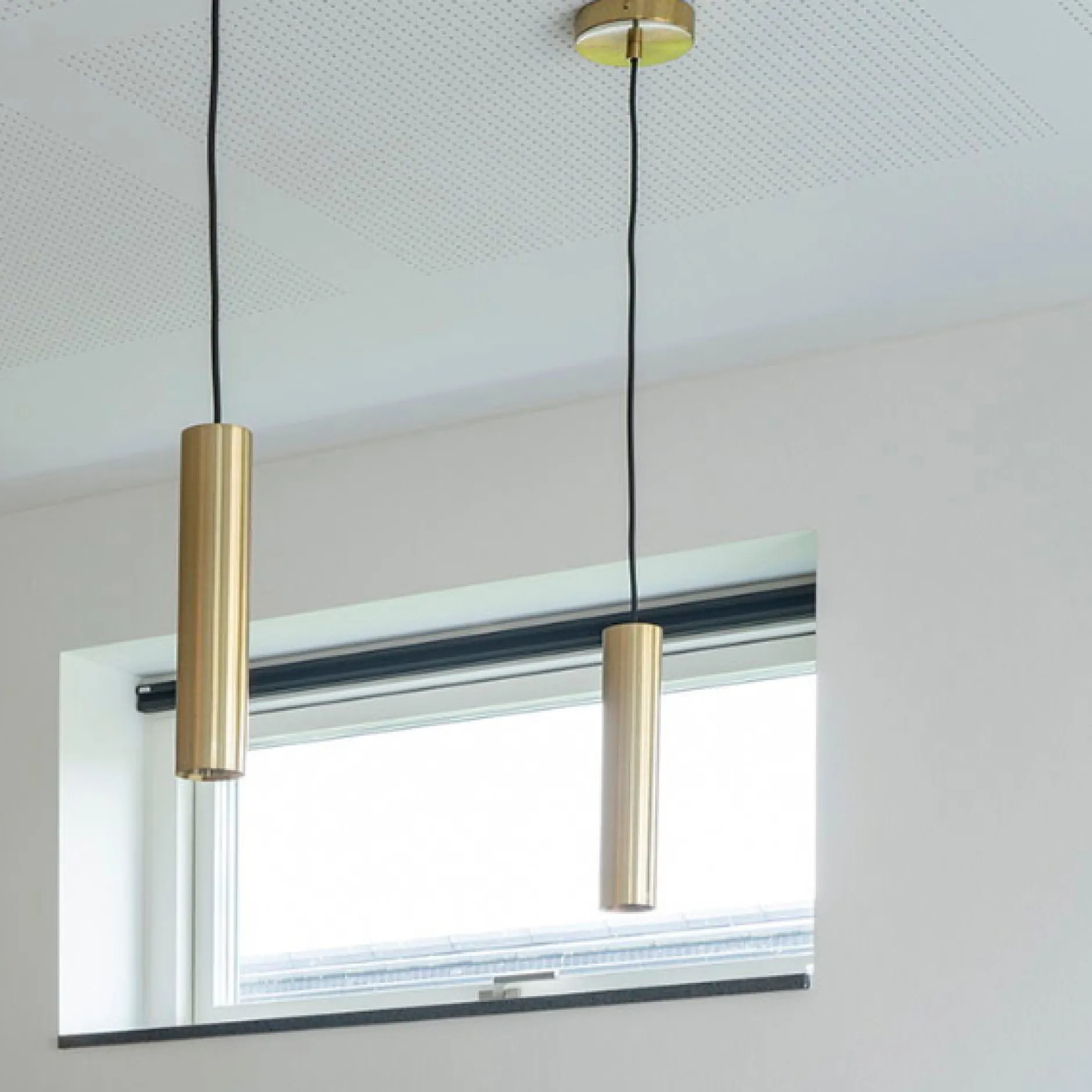 Pariser Pendelleuchte aus Messing mit Stoffkabel