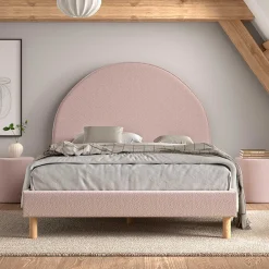 Polsterbett Maeva 140x200cm mit zwei Nachttischen - rosa Bouclé-Stoff