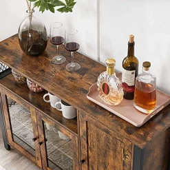 Rustikaler brauner Stahl-Lagerschrank mit Montagesatz