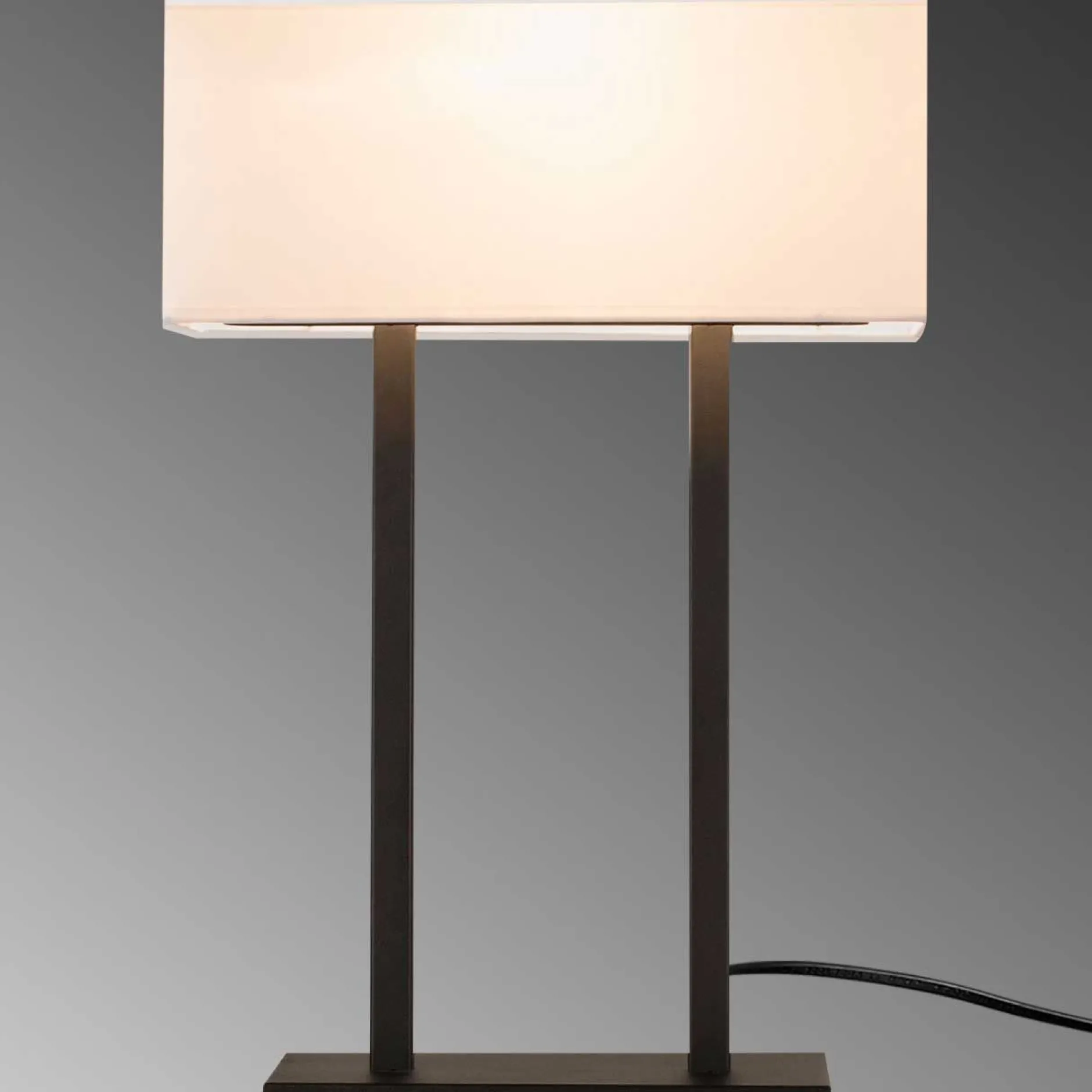 Salihini Tischlampe | IRON BODY | Weiß, Schwarz