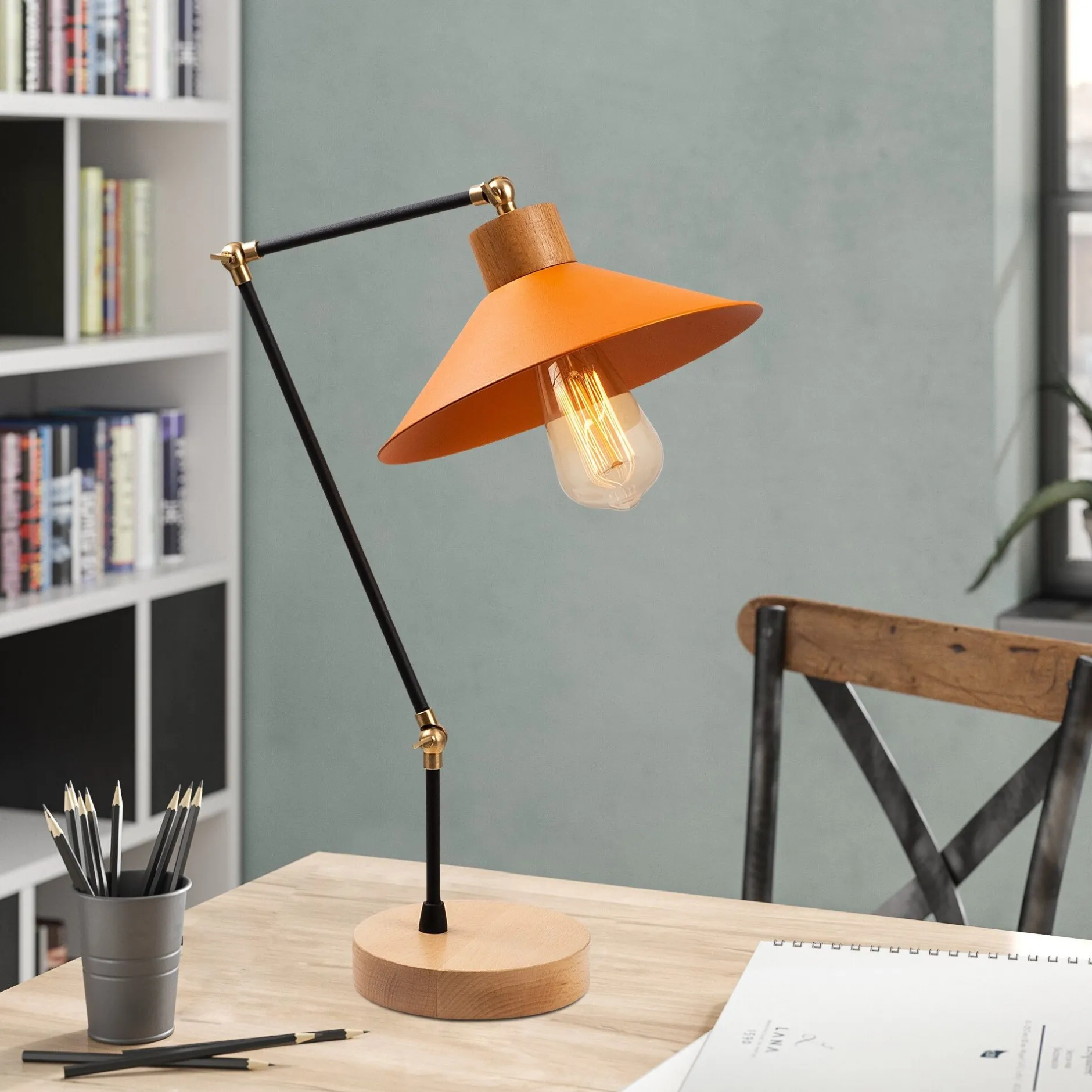 Schlanke und moderne Tischleuchte | Metallkörper | Orange | 24cm Durchmesser | 52cm Höhe