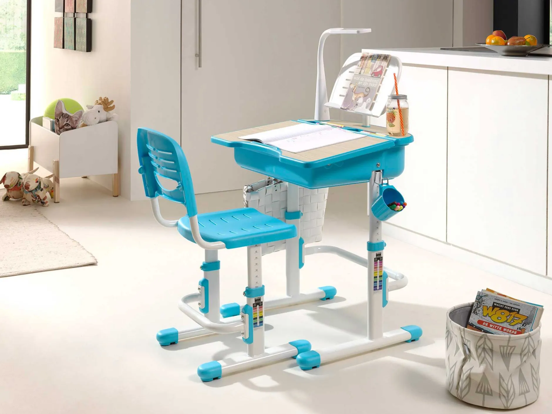 Schreibtisch Comfortline 301 mit kippbarer Tischplatte - blau