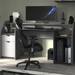 Schreibtisch-Gaming mit LED-Streifen