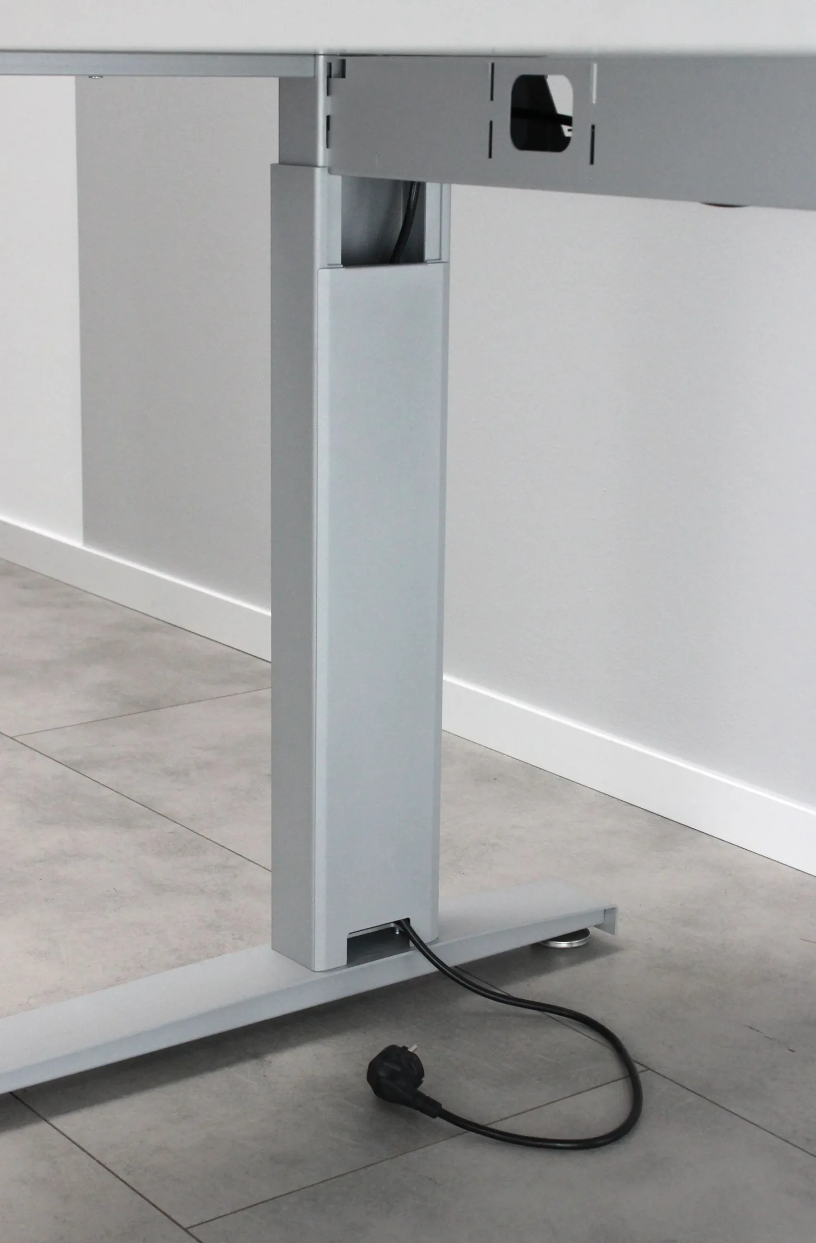 Schreibtisch Osmond 160cm mechanisch verstellbar - hellgrau/silber