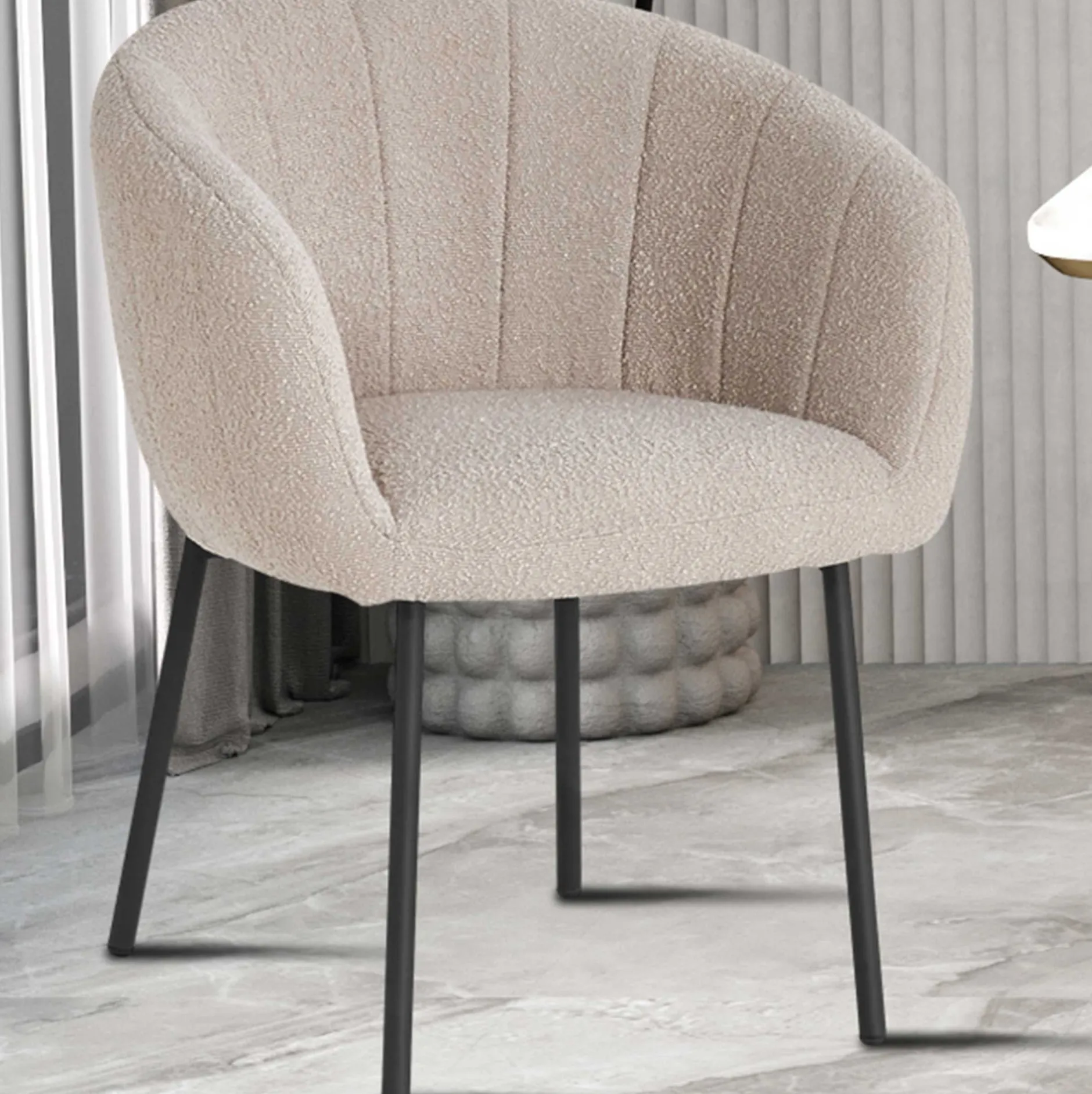 Stuhl Sevilla Bouclé Sand | Metallbeine H-H 79 x B-L 57 x T-P 62 cm