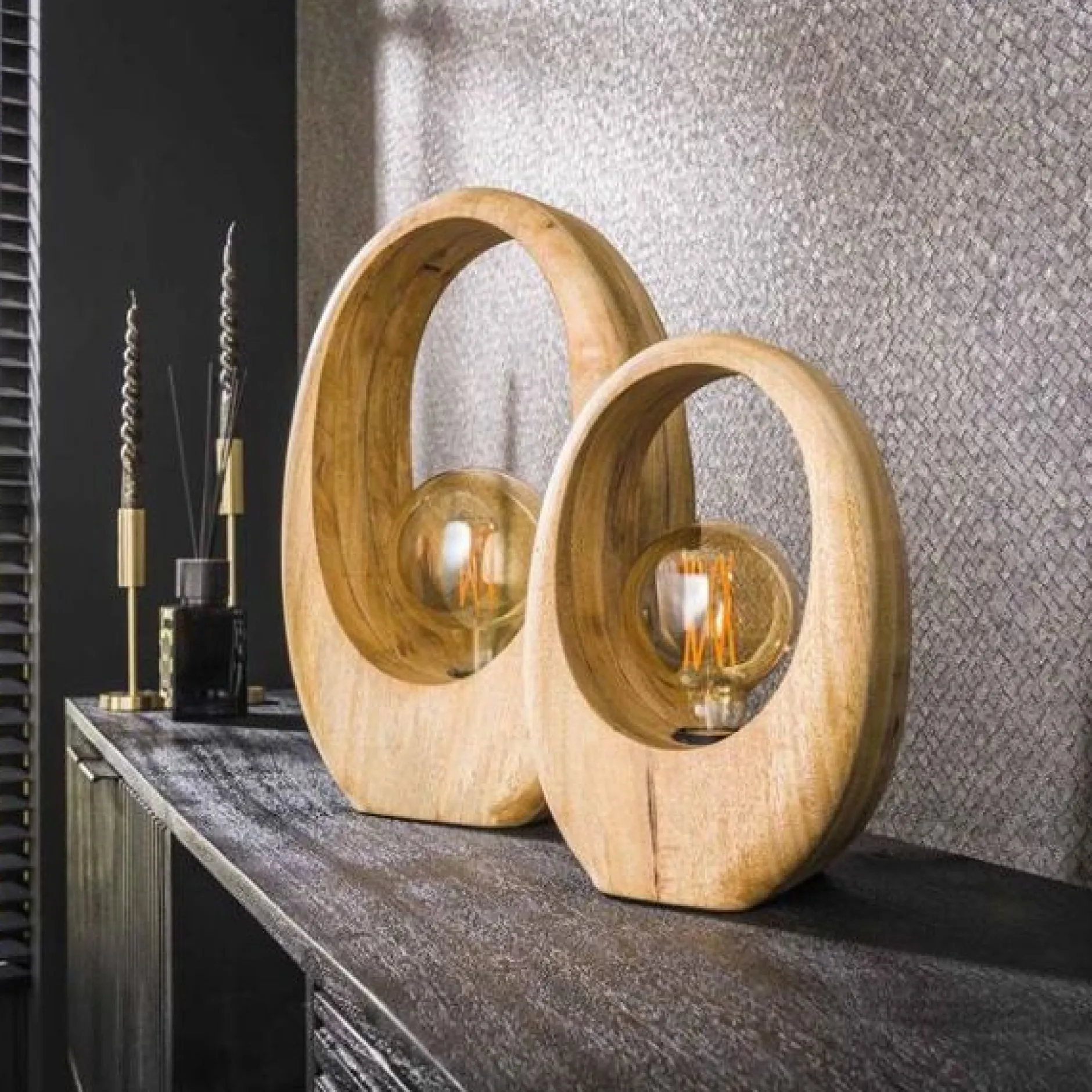 Tischleuchte Hirt | 20 x 13 x 30 cm | Mangoholz massiv