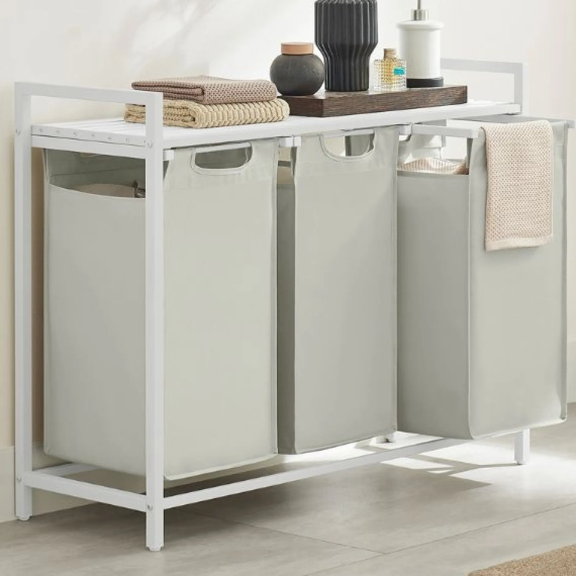 Wäschekorb mit Regal Polly | Drei Fächer | 92,5 x 33 x 72 cm | Weiß