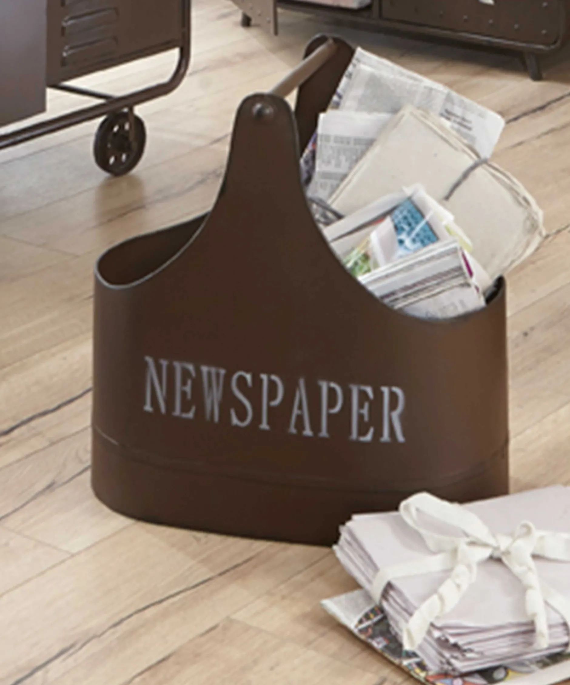 Zeitungsständer | 44 x 27 x 44 cm | Braun